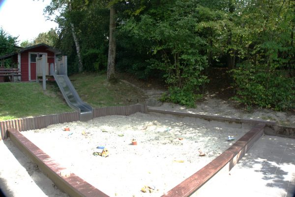 Sandkasten+Rutsche